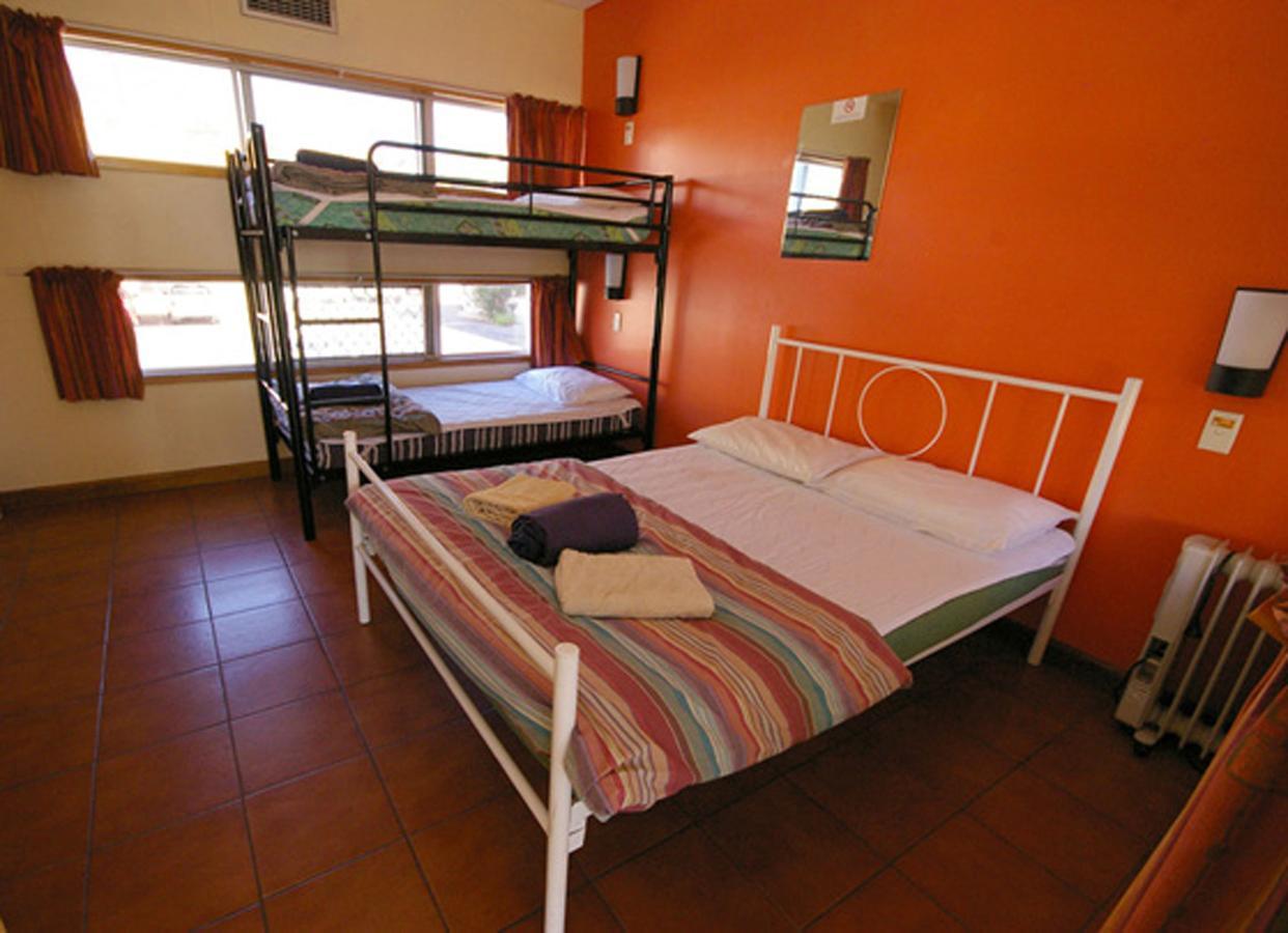Yha Alice Springs Hostel Exterior photo