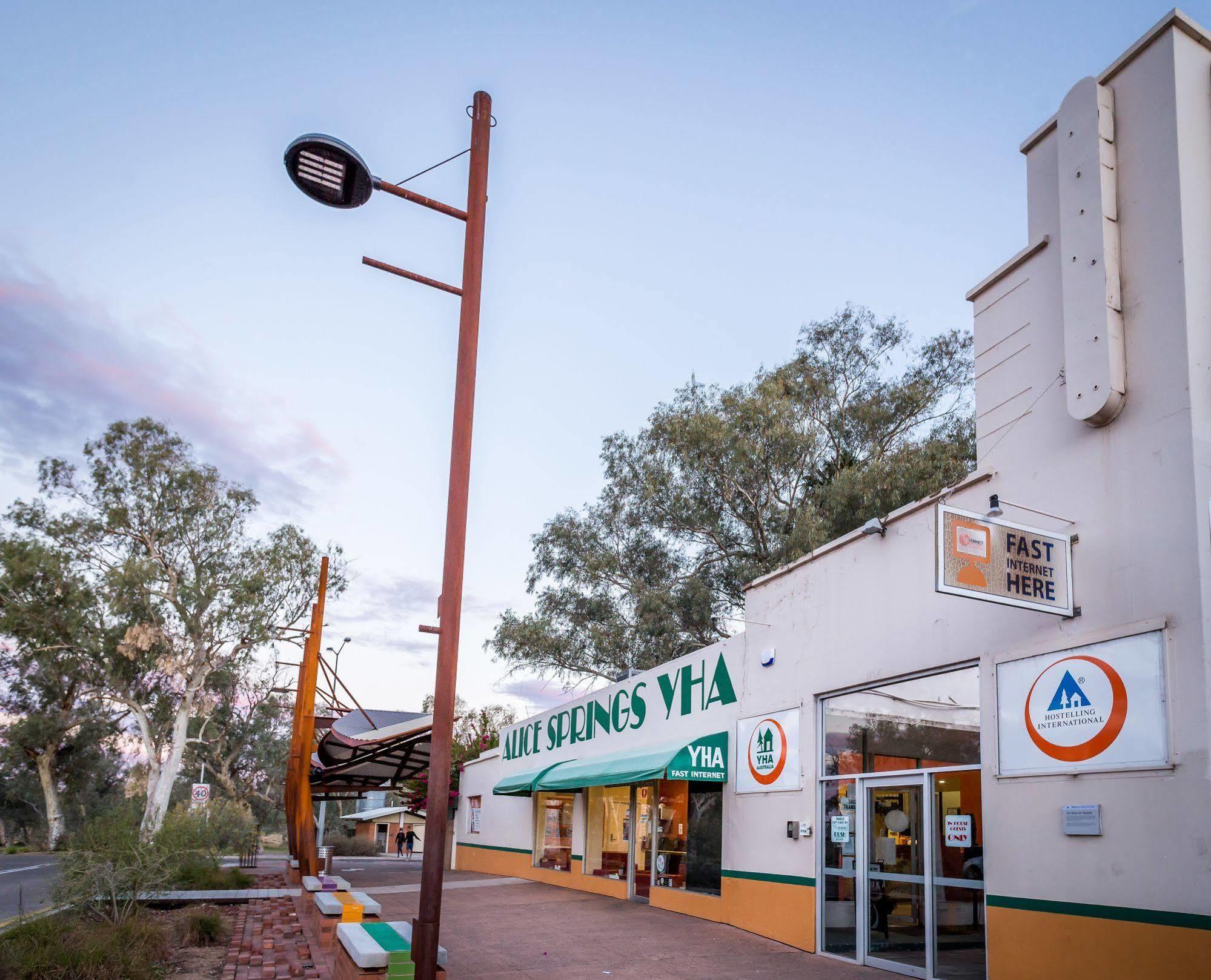 Yha Alice Springs Hostel Exterior photo