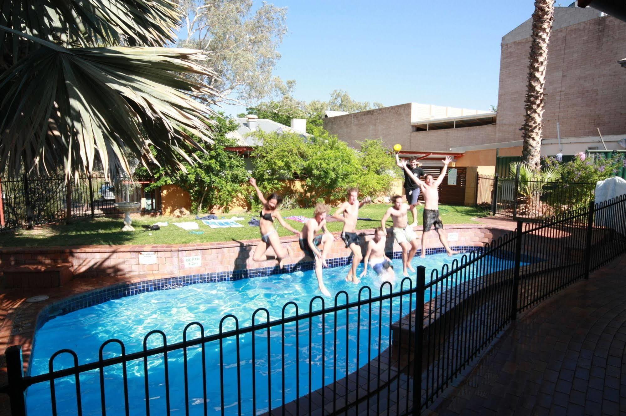 Yha Alice Springs Hostel Exterior photo